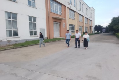 丹桂飄香訪企業(yè) 細(xì)雨潤物暖學(xué)生 ——泗陽中專到泗陽泰碩電子有限公司看望頂崗實(shí)習(xí)學(xué)生