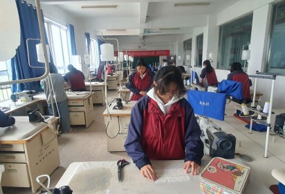 展技能  賽風(fēng)采  同提升 —泗陽(yáng)中專服裝工程系舉行服裝與服飾設(shè)計(jì)專業(yè)9月份技能月賽