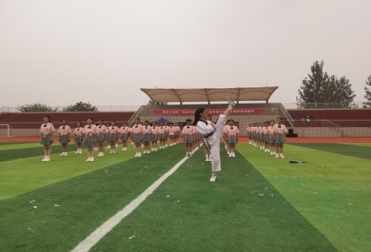 泗陽中專服裝工程系舉行“迎中秋慶祝國慶展青春自我”大課間活動展評