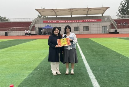 泗陽中專服裝工程系舉行“迎中秋慶祝國慶展青春自我”大課間活動展評