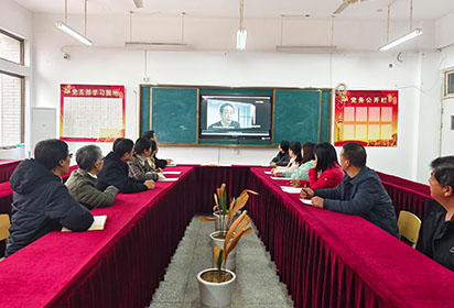 宿遷經(jīng)貿(mào)高職組織集中觀看警示教育專題片《永遠(yuǎn)吹沖鋒號(hào)》