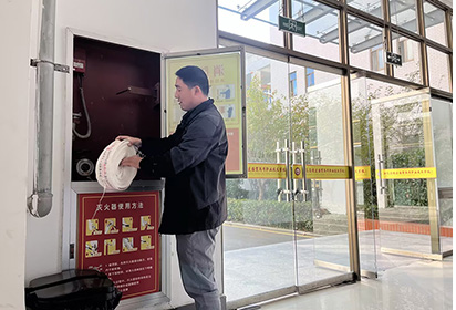 排查消防隱患，筑牢安全防線——宿遷經(jīng)貿(mào)高職開(kāi)展秋季消防巡查