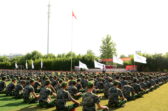 宿遷開放大學(xué)舉行2016級新生開學(xué)典禮暨軍訓(xùn)動員大會
