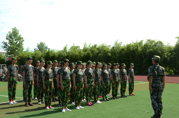宿遷開放大學(xué)舉行2016級新生開學(xué)典禮暨軍訓(xùn)動員大會