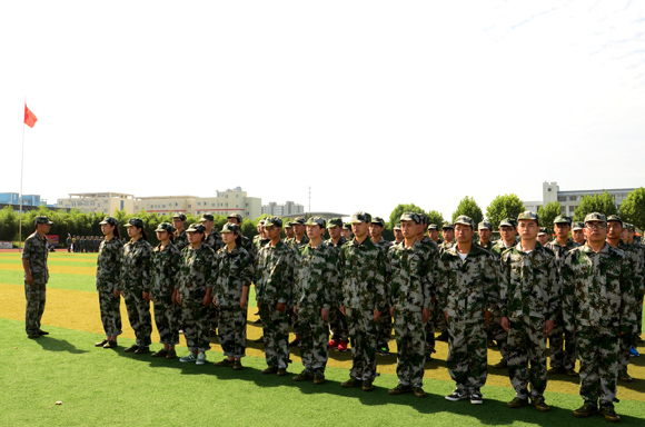 宿遷開放大學(xué)舉行2016級新生開學(xué)典禮暨軍訓(xùn)動員大會