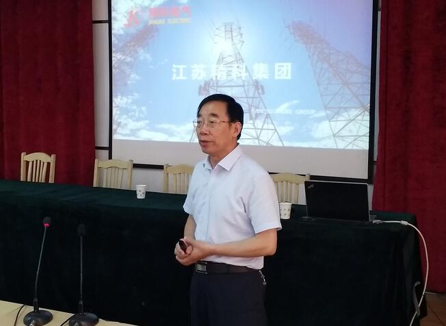 精科董事長王金良為宿遷開放大學(xué)機(jī)電系學(xué)生上就業(yè)課