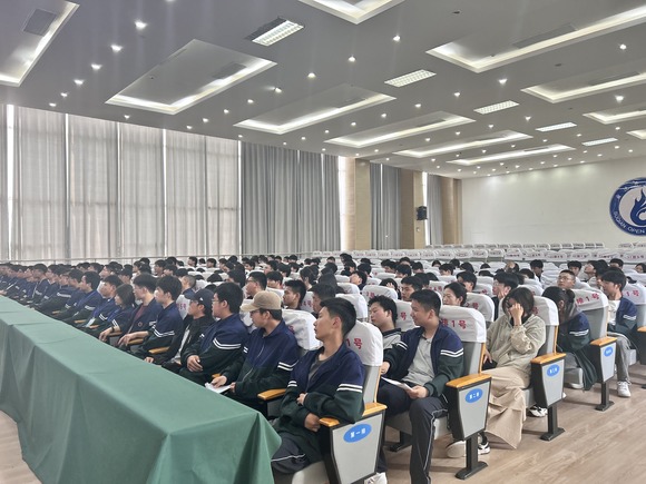以奮斗姿態(tài)不負(fù)青春 ——宿遷開放大學(xué)舉辦校級主題團(tuán)課