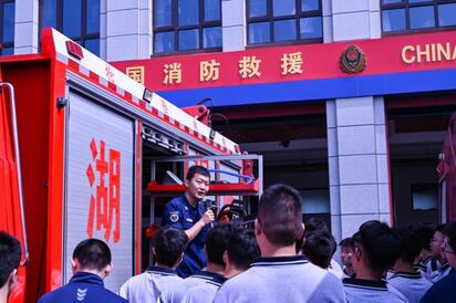 宿遷開放大學組織學生參觀湖濱消防救援大隊