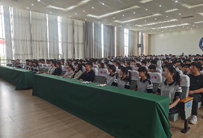 宿遷開放大學(xué)舉行2025年春季學(xué)期新團員入團儀式