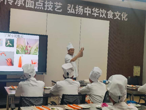 以刀傳藝  以美育人——雙蔡學(xué)校師生來(lái)我校參觀學(xué)習(xí)