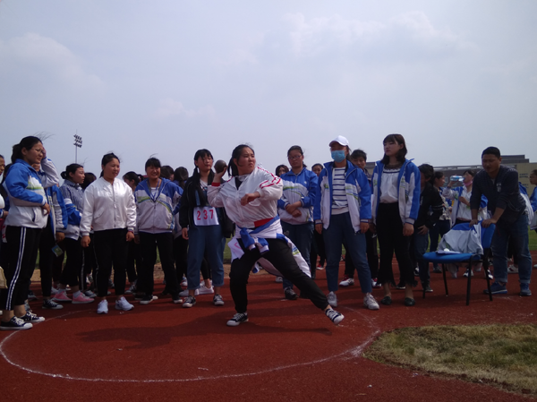 淮海技師學(xué)院隆重舉行第六屆田徑運(yùn)動(dòng)會(huì)