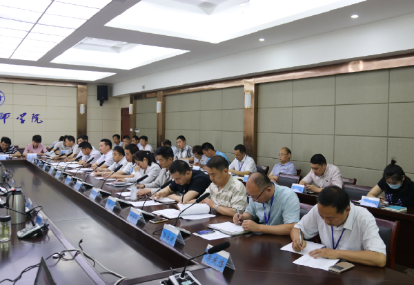 淮海技師學(xué)院召開院務(wù)會(huì)布置6月份重點(diǎn)工作
