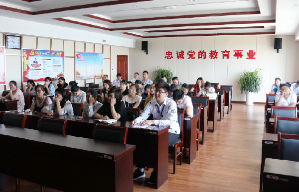 淮海技師學(xué)院與蘇州連通教育舉行客服人才培養(yǎng)基地授牌儀式