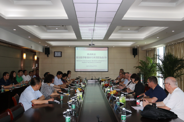 德國諾伊維德市代表團(tuán)到淮海技師學(xué)院參觀考察