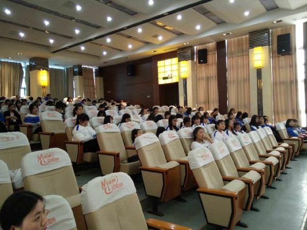 淮海技師學(xué)院開展“關(guān)注學(xué)生健康，關(guān)愛學(xué)生成長”青春健康講座