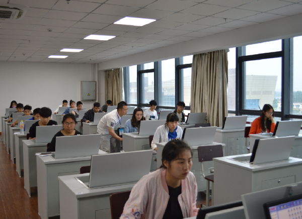 淮海技師學(xué)院成人教育計(jì)算機(jī)統(tǒng)考工作順利完成