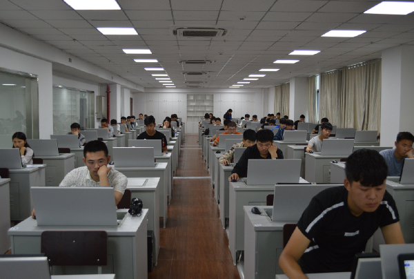淮海技師學(xué)院成人教育計(jì)算機(jī)統(tǒng)考工作順利完成