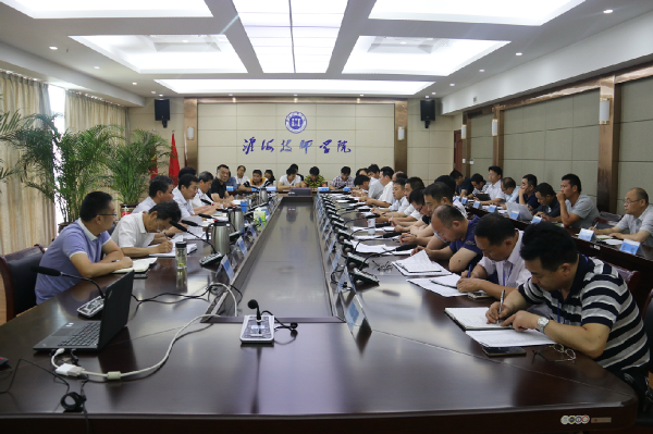 淮海技師學(xué)院組織全體教職工學(xué)習(xí)《善待你所在的單位》