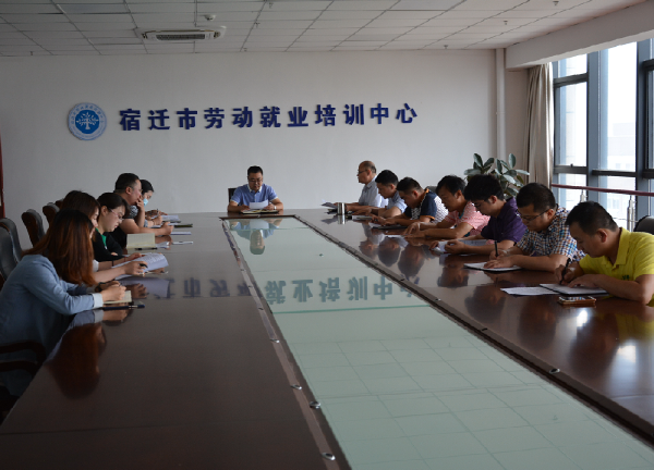 淮海技師學(xué)院組織全體教職工學(xué)習(xí)《善待你所在的單位》