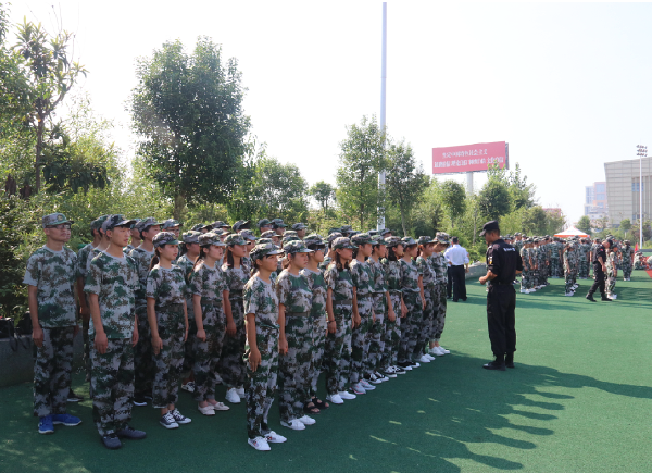 淮海技師學(xué)院舉行2017級(jí)新生軍訓(xùn)動(dòng)員大會(huì)