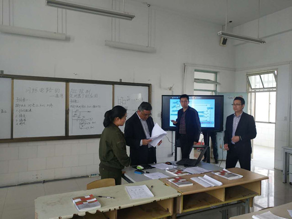 宿遷經(jīng)貿(mào)高職機電一體化專業(yè)群接受省專家視導(dǎo)