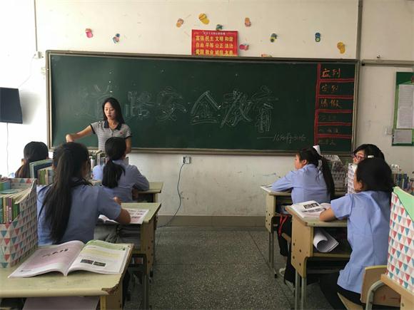 宿遷經(jīng)貿(mào)高職深入開(kāi)展道路交通安全宣傳活動(dòng)