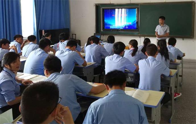 市職業(yè)教育數(shù)學(xué)科研基地教研活動(dòng)在宿遷經(jīng)貿(mào)高職舉行