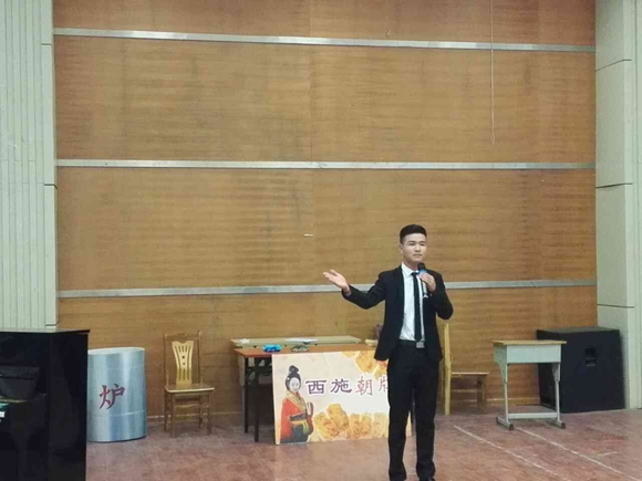 宿遷經(jīng)貿(mào)高職：歌聲在秋色中飛揚(yáng)