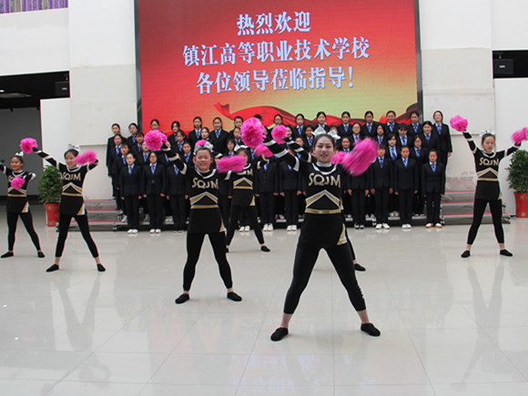 鎮(zhèn)江高職校領(lǐng)導(dǎo)到宿遷經(jīng)貿(mào)高職考察交流