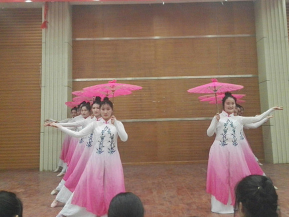 宿遷經(jīng)貿(mào)高職“弘毅大舞臺”之九：造夢春天