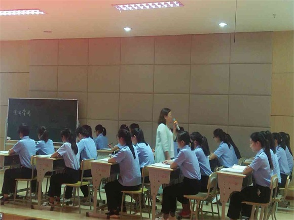 宿遷經(jīng)貿(mào)高職沈曉昕老師唱《詩經(jīng)》詠流傳