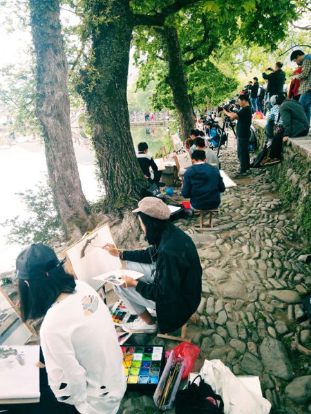 宿遷經(jīng)貿(mào)高職廣告專業(yè)學(xué)生寫生歸來