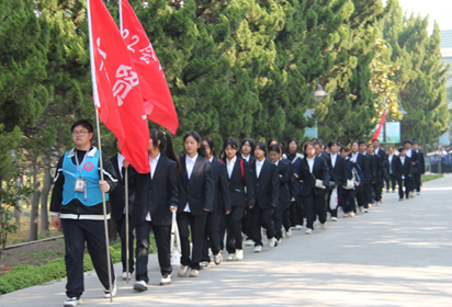 緬懷革命先烈 弘揚愛國精神——宿遷經(jīng)貿(mào)高職開展清明祭掃烈士陵園活動