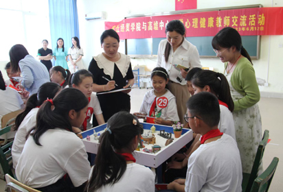 關注心理健康 共筑陽光心橋——宿遷經(jīng)貿(mào)高職心理健康教育中心與沭陽縣高墟中心小學開展結(jié)對共建活動