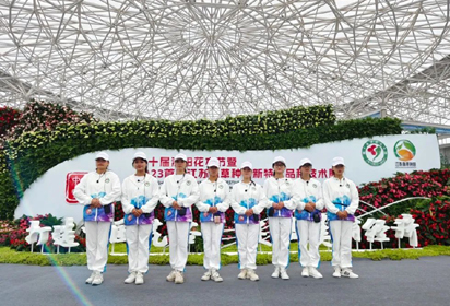 弘揚志愿精神 助力花谷綻放——宿遷經(jīng)貿(mào)高職志愿者服務(wù)第十屆沭陽花木節(jié)