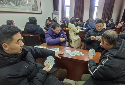 慶元旦迎新年——宿遷經(jīng)貿(mào)高職舉行教職工摜蛋比賽