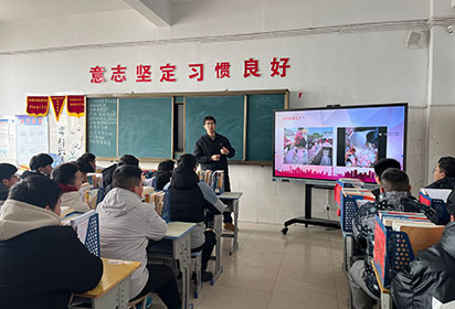 尋找榜樣力量 樹立人生目標——宿遷經(jīng)貿(mào)高職開展班級主題班會