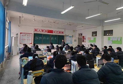 防范校園欺凌  促進校園和諧——宿遷經貿高職信息傳媒系開展“安全護航，健康成長”主題班會活動