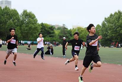 宿遷經(jīng)貿(mào)高職2024年陽光體育節(jié)暨第33屆田徑運(yùn)動(dòng)會(huì)隆重開幕
