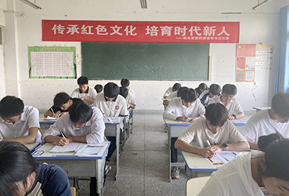 傳承紅色文化 培育時代新人——宿遷經(jīng)貿(mào)高職機電系舉行硬筆書法比賽活動