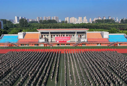 揮灑軍訓(xùn)激情 綻放青春光芒——宿遷經(jīng)貿(mào)高職2024級新生軍訓(xùn)圓滿結(jié)營