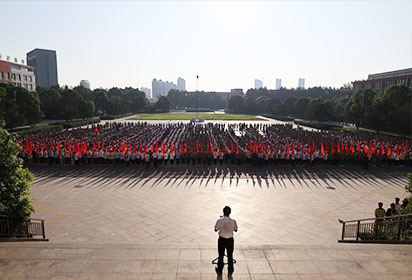 青春當(dāng)揚(yáng)帆 奮斗正當(dāng)時——宿遷經(jīng)貿(mào)高職2024年秋季新學(xué)期開學(xué)第一講