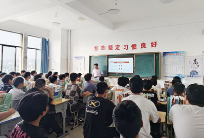 舉國(guó)歡慶 盛世華誕——宿遷經(jīng)貿(mào)高職汽車工程系開展愛國(guó)教育早間德育微課堂活動(dòng)