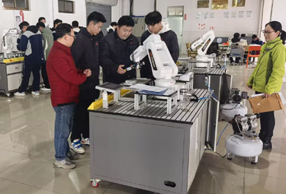 精工琢未來，技藝鑄輝煌——宿遷經(jīng)貿(mào)高職組織開展分學期技能考核