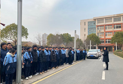 消防安全 常抓不懈——宿遷經(jīng)貿(mào)高職機(jī)電系開展消防安全演練活動(dòng)