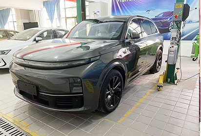 校企攜手共進(jìn)，合作再結(jié)碩果——理想汽車(chē)向宿遷經(jīng)貿(mào)高職贈(zèng)送實(shí)訓(xùn)設(shè)備助力實(shí)訓(xùn)室建設(shè)