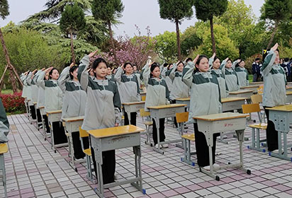 活力與團(tuán)結(jié)共綻校園——宿遷經(jīng)貿(mào)高職社會(huì)服務(wù)系桌操比賽圓滿落幕