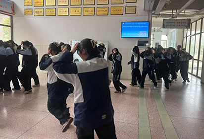 未雨綢繆勤練兵——宿遷經(jīng)貿(mào)高職地震應(yīng)急疏散演練活動成校園“必修課”