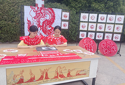 技能與藝術(shù)齊綻放——宿遷經(jīng)貿(mào)高職社會(huì)服務(wù)系開(kāi)展職教活動(dòng)周風(fēng)采展示