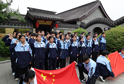 紅韻育 “五立” 團徽映初心—— 江蘇省宿遷經(jīng)貿(mào)高等職業(yè)技術(shù)學(xué)校主題團日活動圓滿舉行